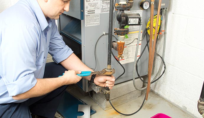 Professional repairing heating system