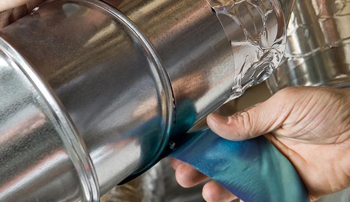 Worker sealing duct pipe